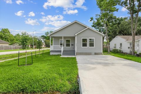 Photo of 4358 Larkspur Street, Houston, TX 77051 (MLS # 48457432)