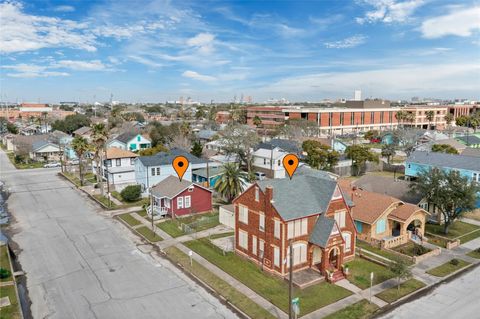 Photo of 4128 Avenue R 1/2 Avenue, Galveston, TX 77550 (MLS # 96359874)