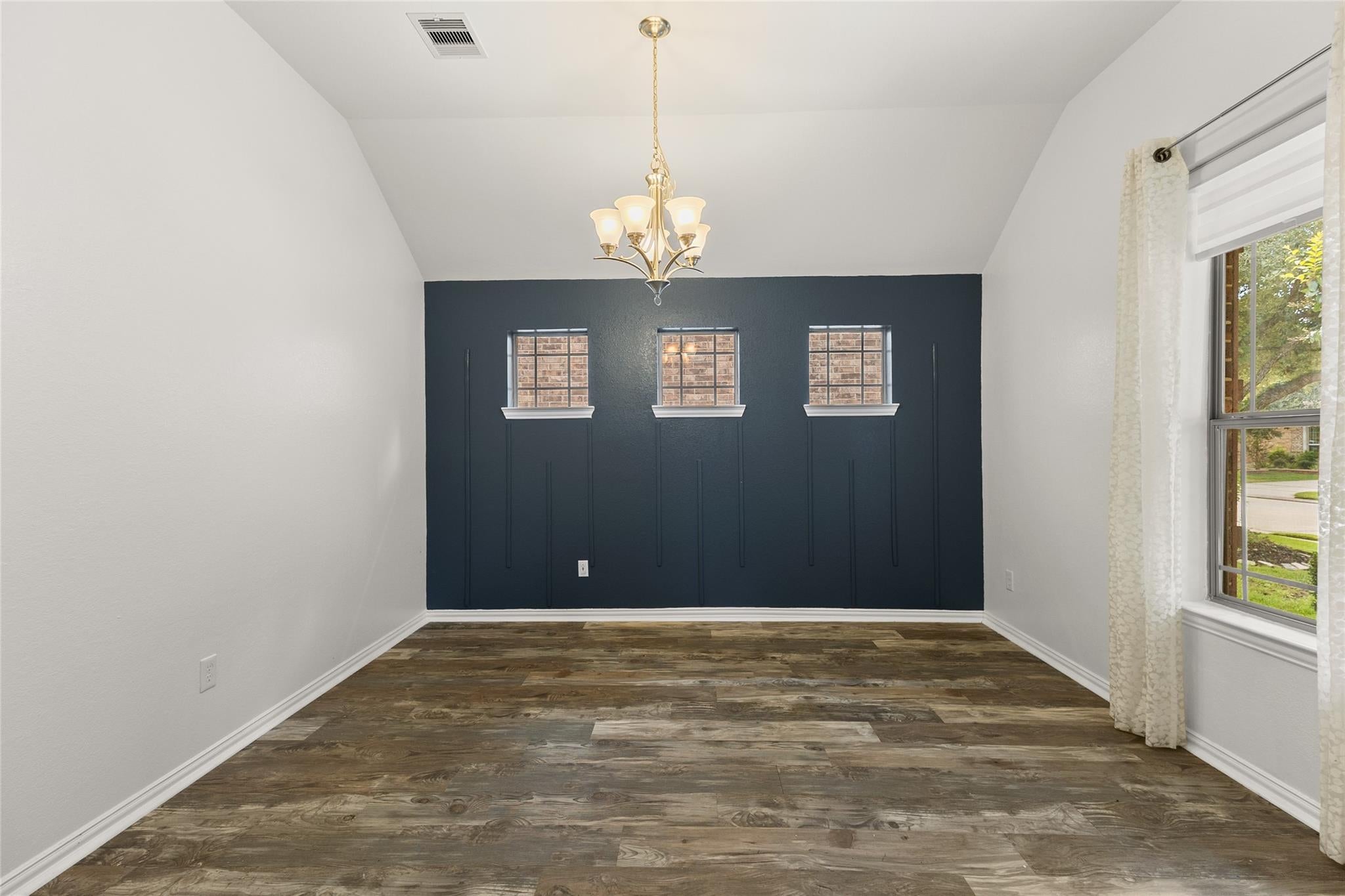 21380 Kings Guild Lane