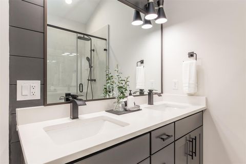 Tiny photo for 605 Middle Street, Houston, TX 77003 (MLS # 38389831)