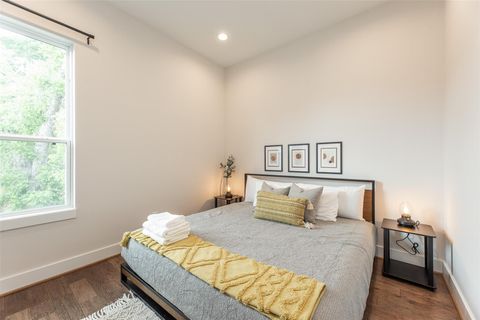 Tiny photo for 605 Middle Street, Houston, TX 77003 (MLS # 38389831)