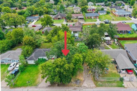 Photo of 5014 Willow Glen Drive, Houston, TX 77033 (MLS # 45752174) Photo of 5014 Willow Glen Drive, Houston, TX 77033 (MLS # 45752174)