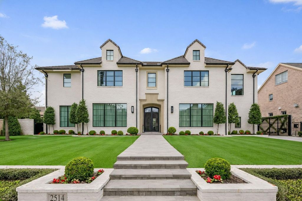 Photo of 2514 Stanmore Drive, Houston, TX 77019 (MLS # 40003830)