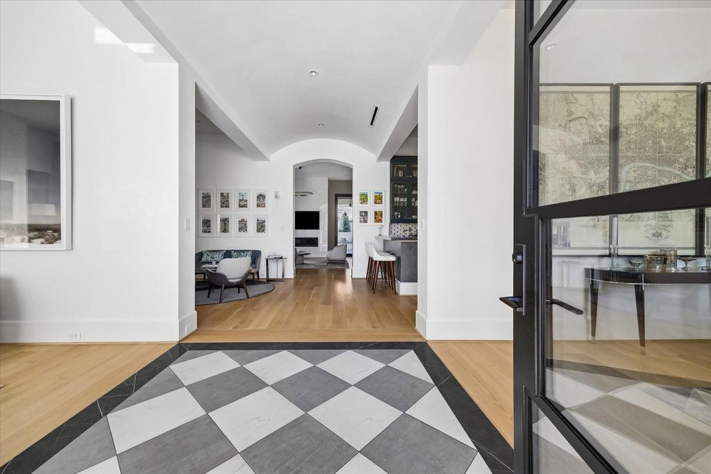 Photo of 2514 Stanmore Drive, Houston, TX 77019 (MLS # 40003830)