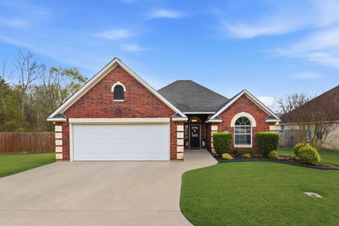 Homes For Sale - 232 N Dixie Street<br/> Washington County, Brenham, TX 77833