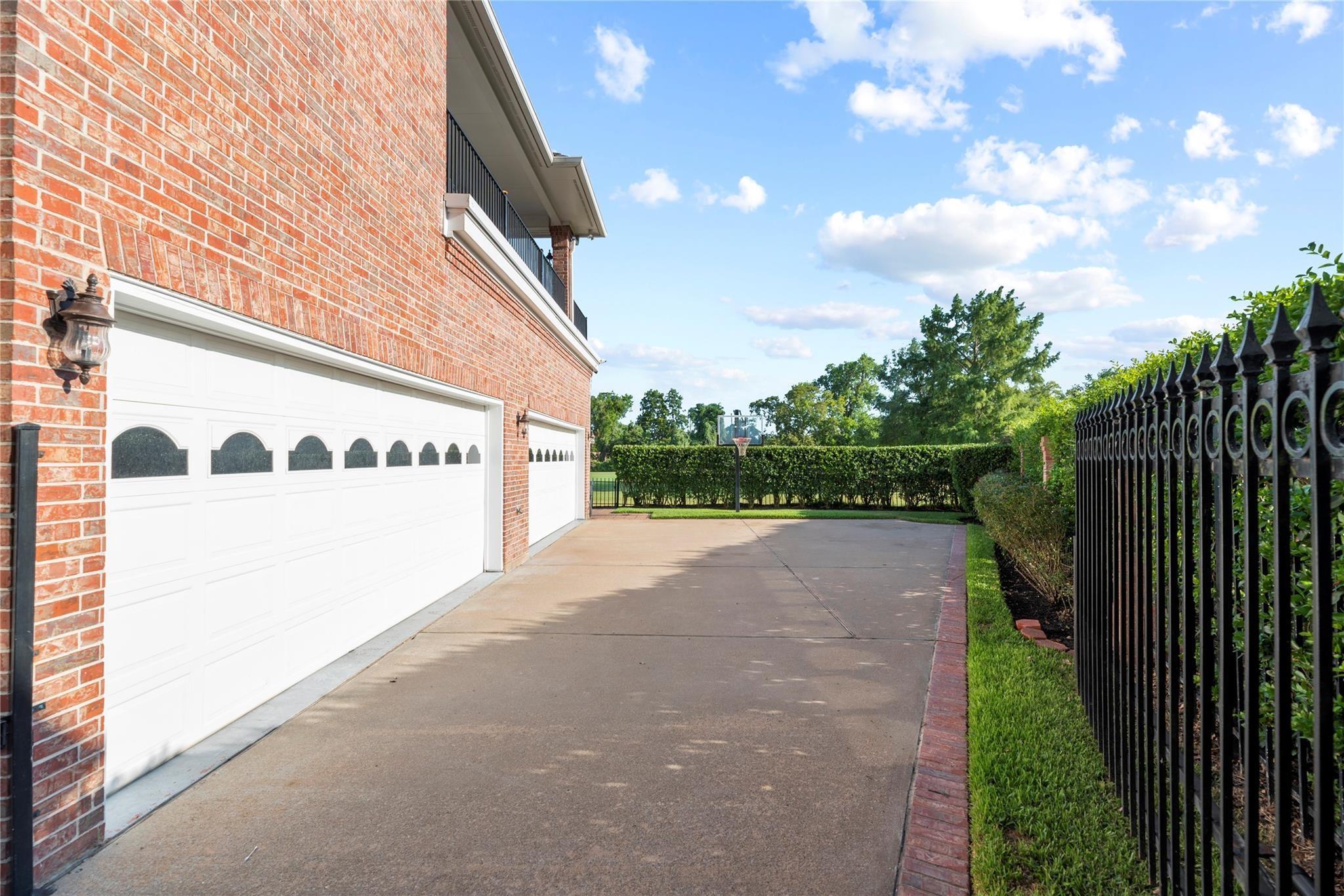 Sugar Land, Texas, 77479, United States, 6 Bedrooms Bedrooms, ,8 BathroomsBathrooms,Residential,Active,2034699