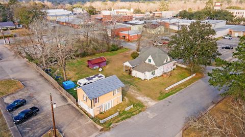 Homes For Sale - 304 W Wheat Street<br/> Tyler County, Woodville, TX 75979