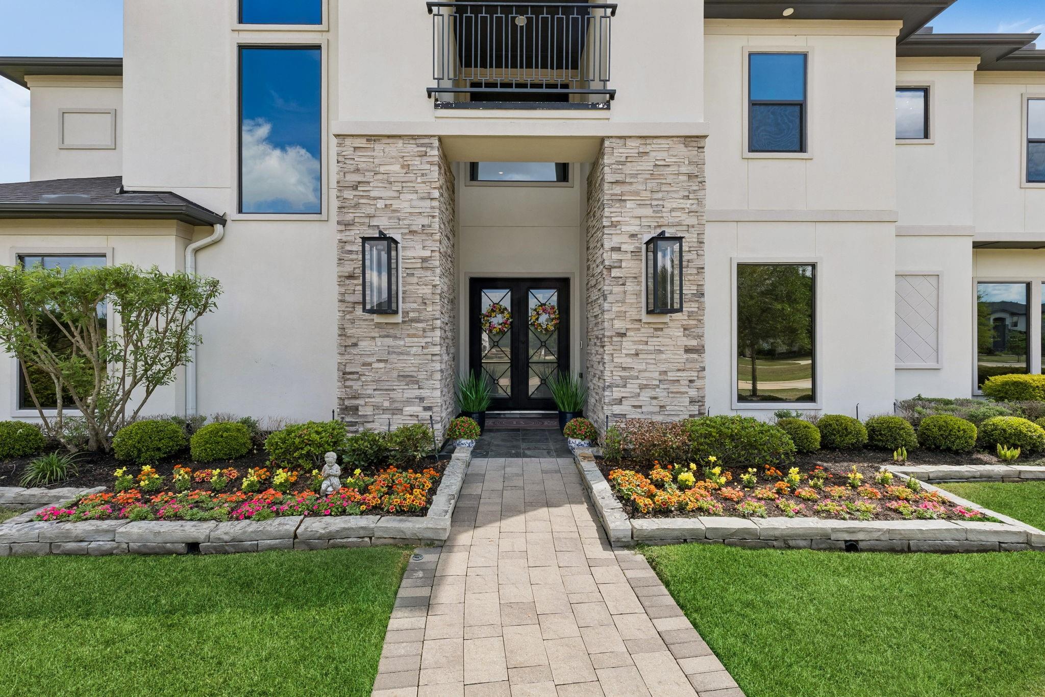8626 Woods Hollow Trail