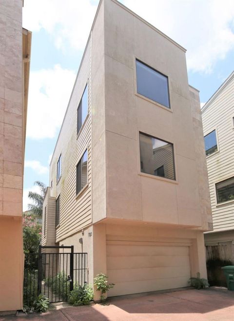 Photo of 723 Reinerman, Houston, TX 77007 (MLS # 10494135)