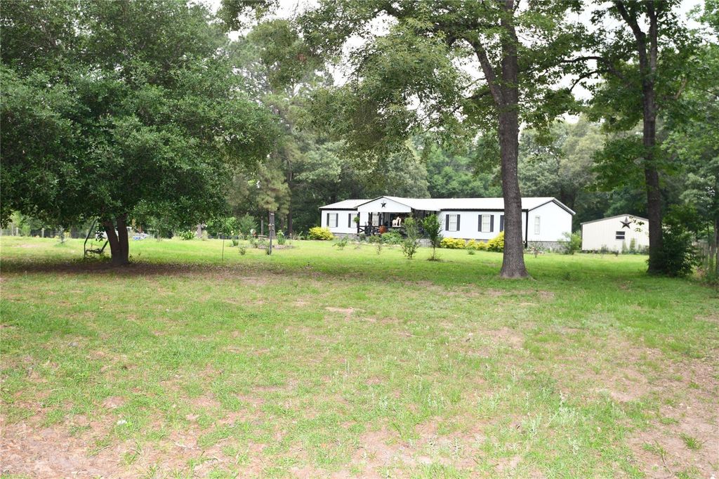 Photo of 101 Pinewood Drive, Shepherd, TX 77371 (MLS # 20184540)
