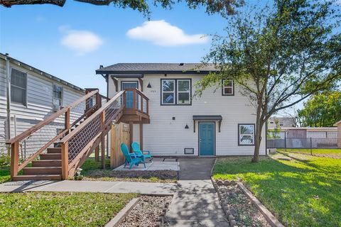 Photo of 4925 Avenue N 1/2, Galveston, TX 77551 (MLS # 29259415)