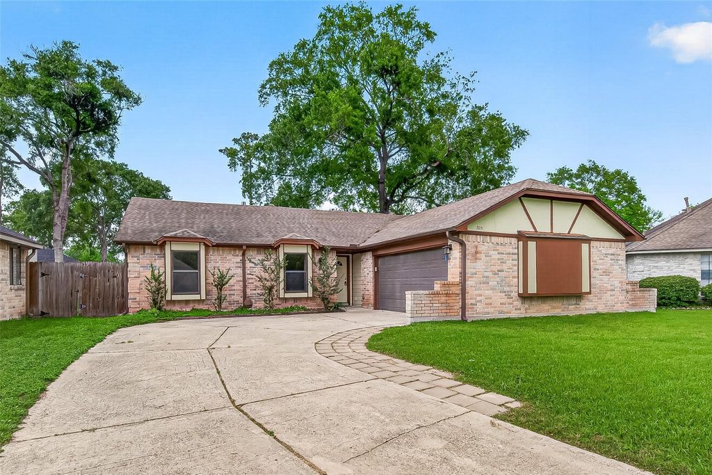 Photo of 2031 Woodhue Drive, Spring, TX 77386 (MLS # 90108590)