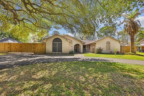 Photo of 6 Hillcrest Street, Dayton, TX 77535 (MLS # 76393615)