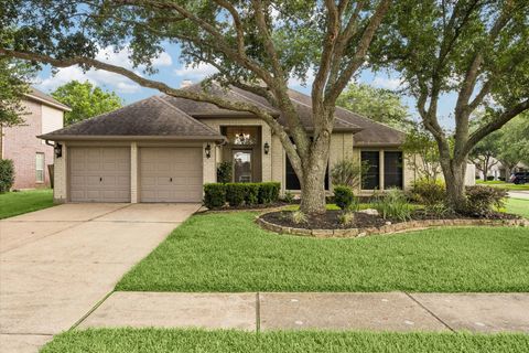 Photo of 140 Greenridge Circle, League City, TX 77573 (MLS # 84457346)