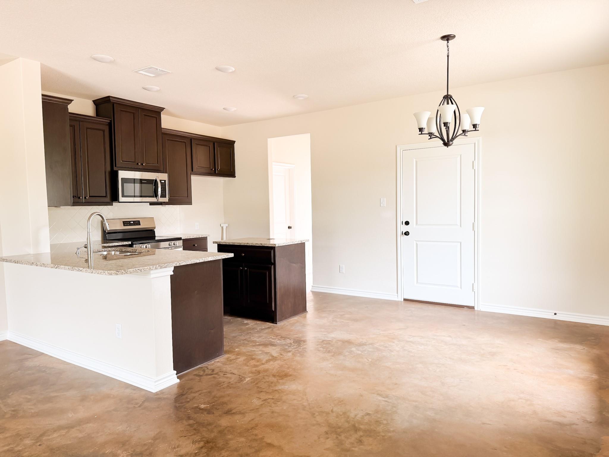 555 Pineview Circle