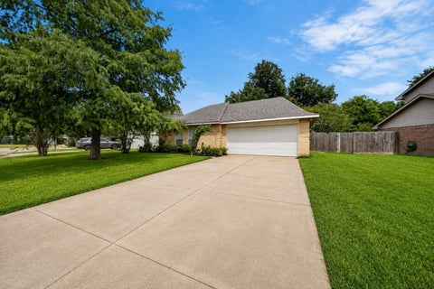 Photo of 5315 Acorn Court Court, League City, TX 77573 (MLS # 38006191)
