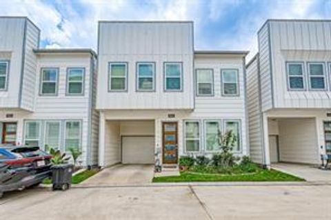 Photo of 9015 Lonestar Creekbend Lane, Houston, TX 77080 (MLS # 70558169)