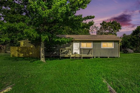 Photo of 6500 Haden Drive, Hitchcock, TX 77563 (MLS # 92251589)