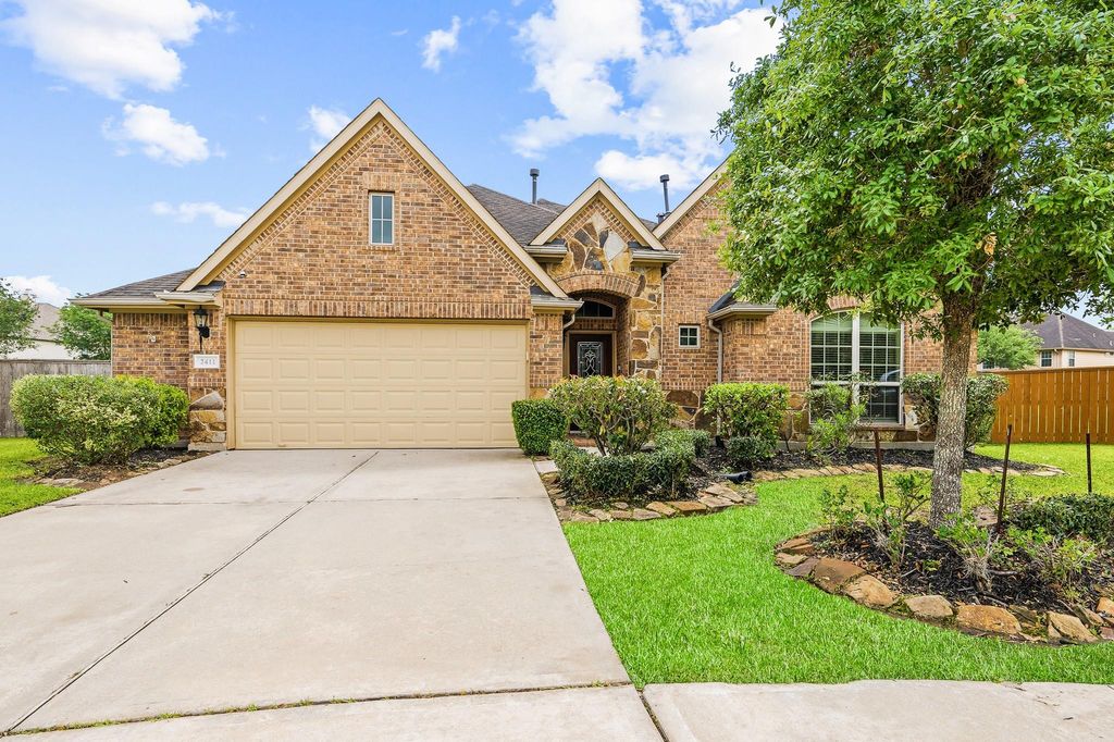 Photo of 2411 Linden Bluff Court, Sugar Land, TX 77479 (MLS # 16096610)