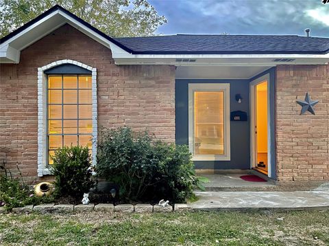 Photo of 6101 Maywood Drive Drive, Houston, TX 77053 (MLS # 4992894)