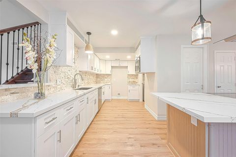 Photo of 2446 Long Reach Drive, Sugar Land, TX 77478 (MLS # 26585447)