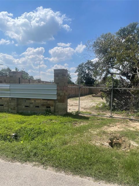 Photo of 7317 Roswell Street, Houston, TX 77022 (MLS # 43023299)