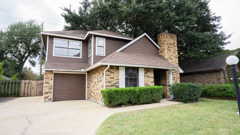 Photo of 17 Regency Lane, Houston, TX 77088 (MLS # 12842641)