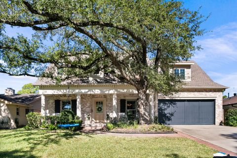 Photo of 14122 Barryknoll Lane, Houston, TX 77079 (MLS # 47092120)