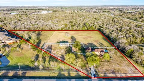 Homes For Sale - 1511 Old Alvin Road<br/> Pearland, TX 77581