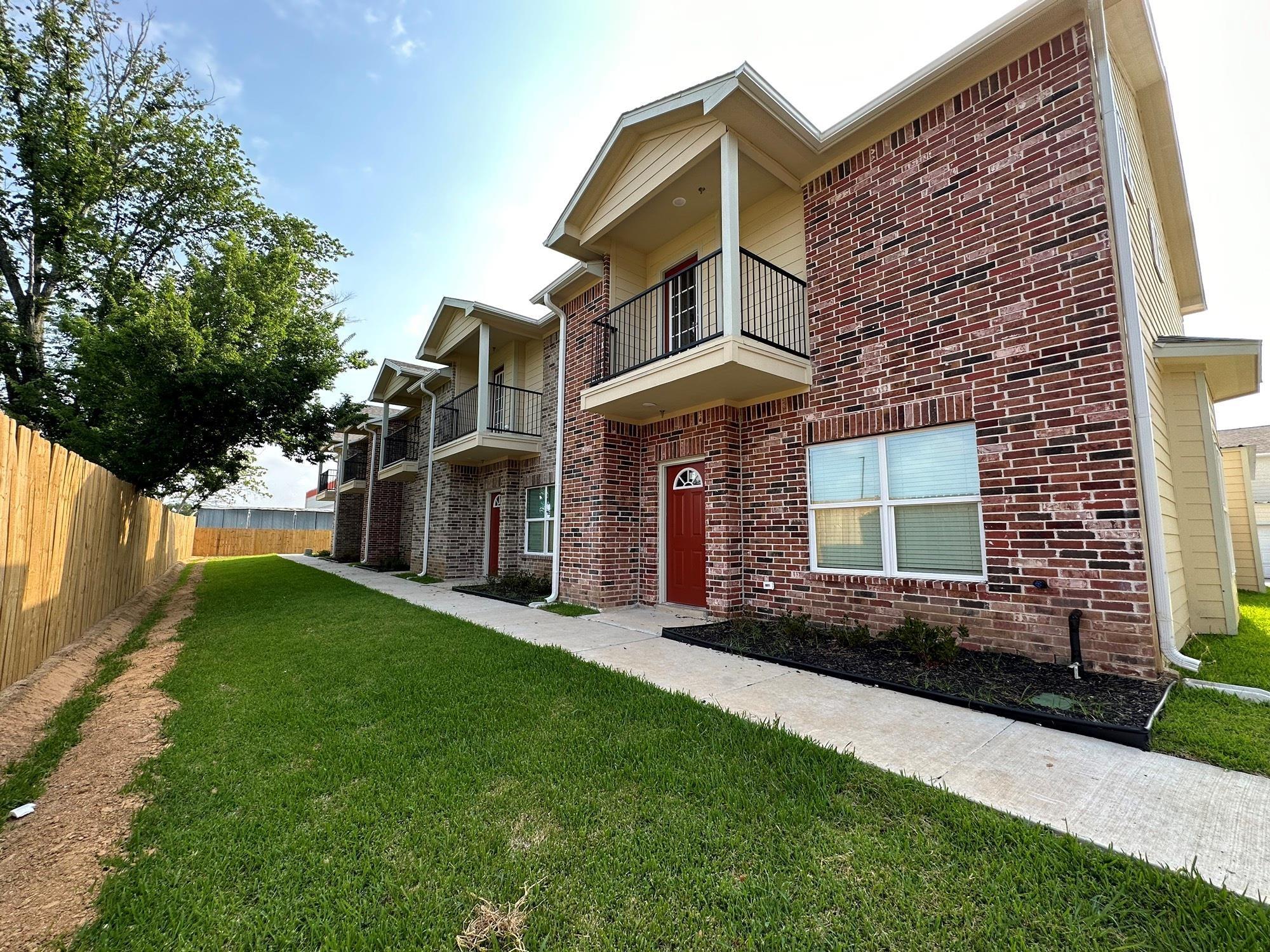 2711 Arlington Court