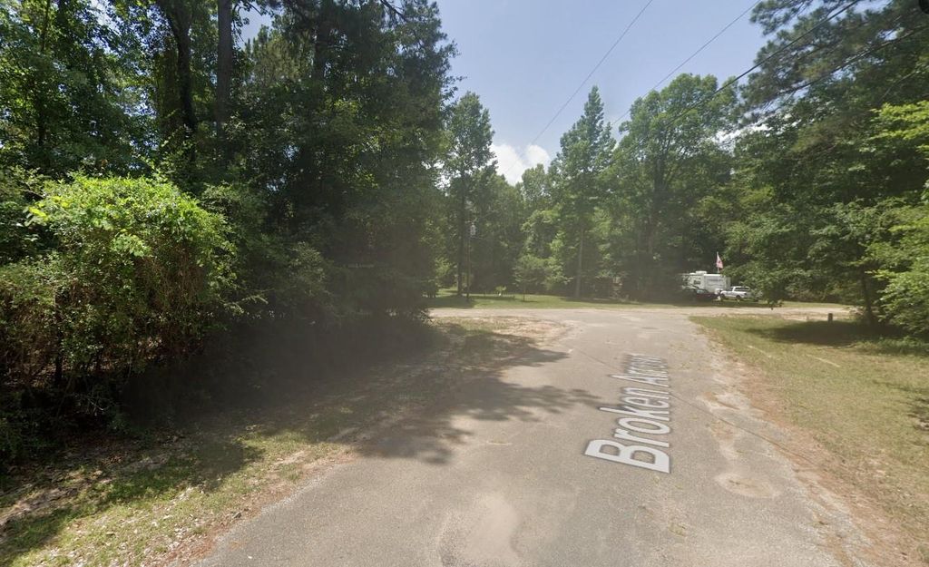 Photo of 223 Broken Arrow, Onalaska, TX 77360 (MLS # 18007836)