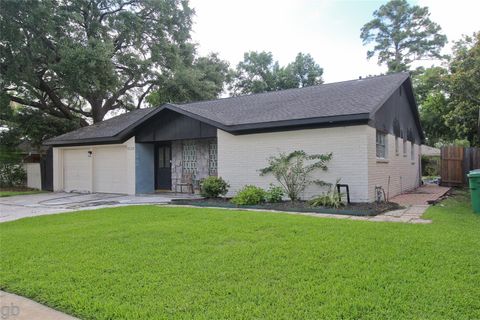 Photo of 5530 Loch Lomond Drive, Houston, TX 77096 (MLS # 49707760)