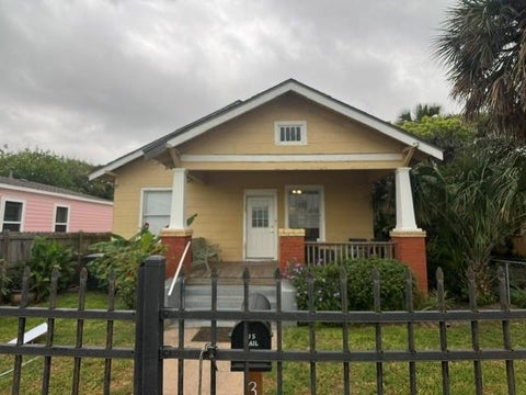 Photo of 3600 Avenue S 1/2, Galveston, TX 77550 (MLS # 93385642)