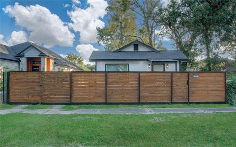Photo of 3222 Berry Street, Houston, TX 77004 (MLS # 92669794)