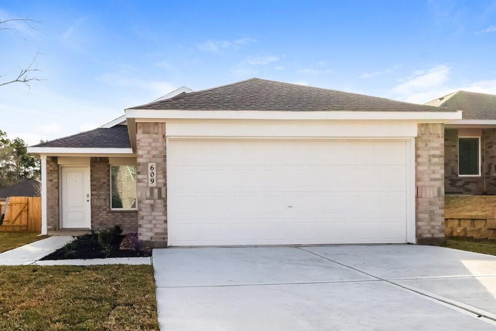 Photo of 609 Craven Street, Conroe, TX 77316 (MLS # 18986469)