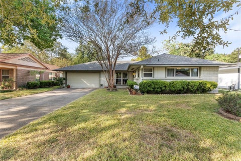 Photo of 5438 Creekbend Drive, Houston, TX 77096 (MLS # 34258826)