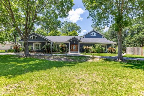 Photo of 118 N Caldwood Dr Dr, Beaumont, TX 77707 (MLS # 86933879)