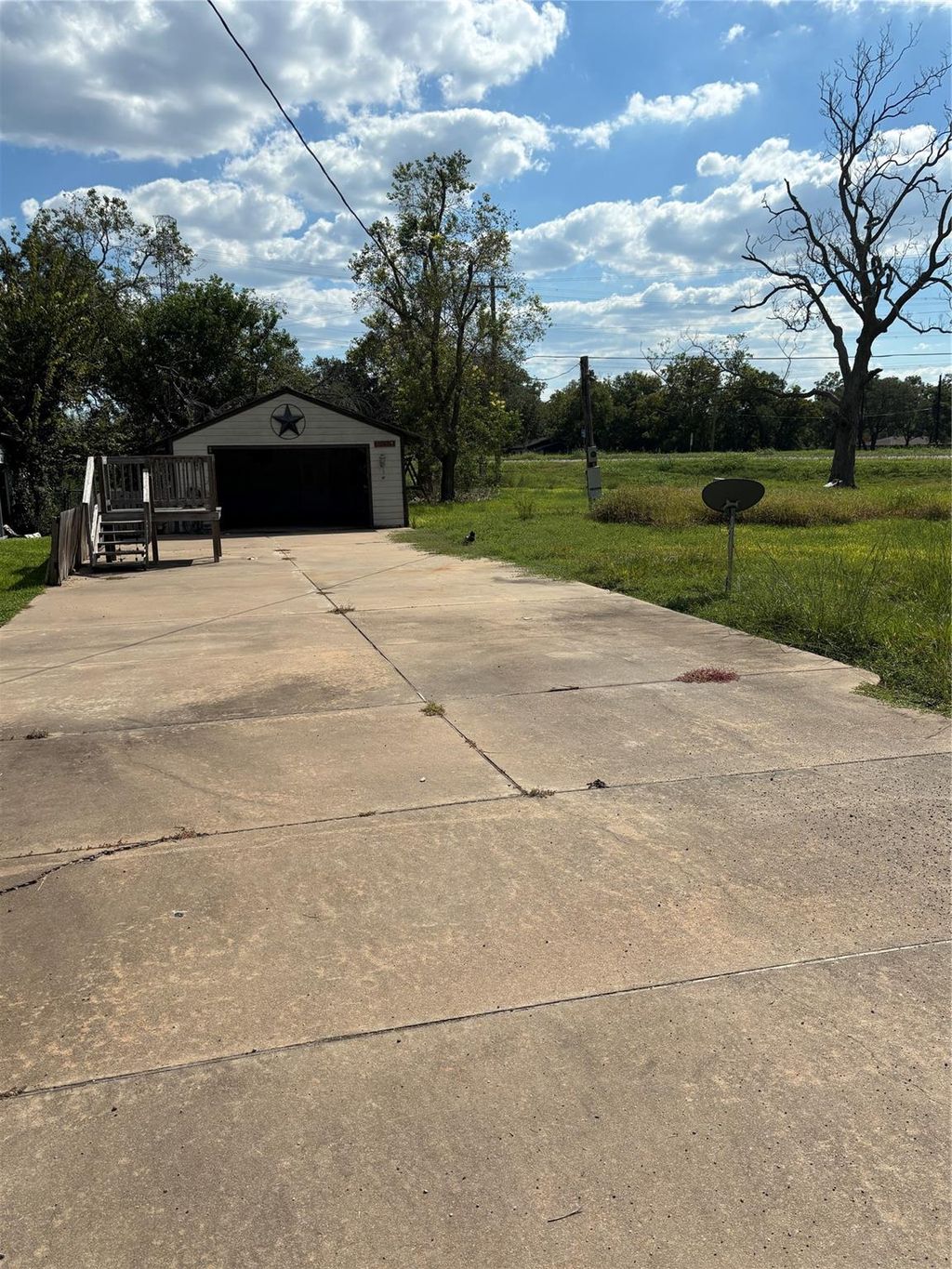 Photo of 1093 County Road 913, Brazoria, TX 77422 (MLS # 81382738)