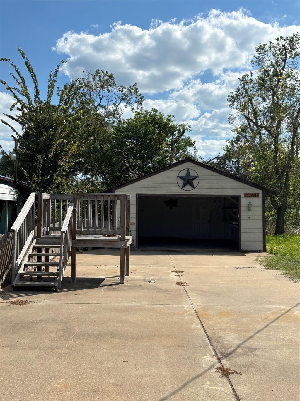 Photo of 1093 County Road 913, Brazoria, TX 77422 (MLS # 81382738)