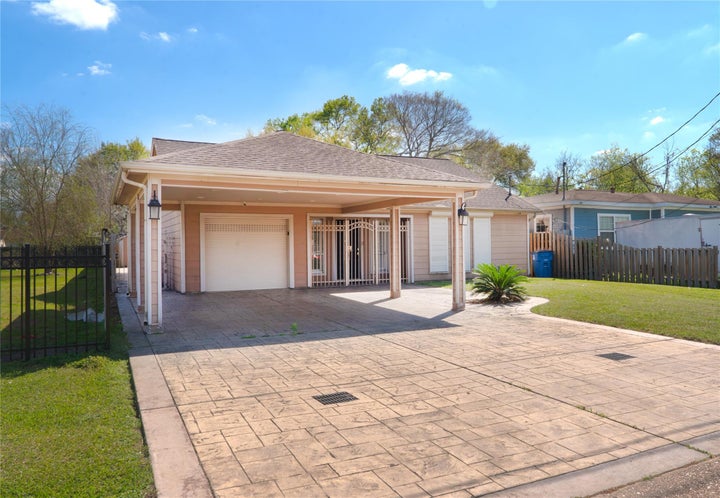 Photo 1 of 7 — 910 Avenue J, South Houston, TX 77587