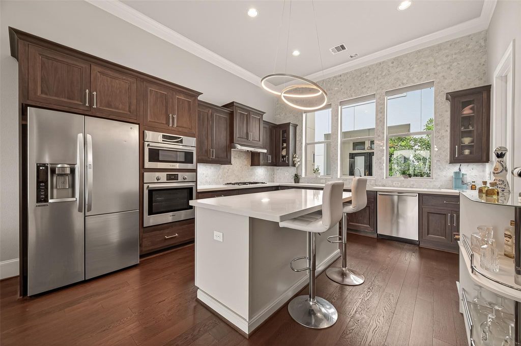 Photo of 2709 Kinsley Oaks Drive, Houston, TX 77007 (MLS # 27449680)