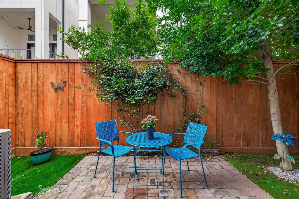 Photo of 2709 Kinsley Oaks Drive, Houston, TX 77007 (MLS # 27449680)