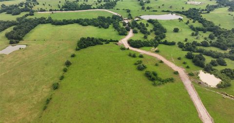 Photo of 22 Baker Ridge Rd, Midway, TX 75852 (MLS # 25766186)