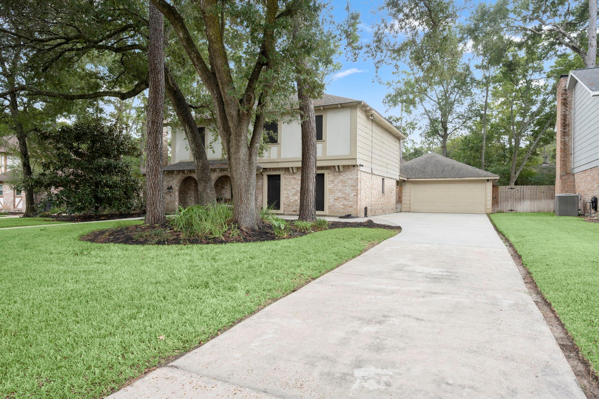 6211 Hickorycrest Drive
