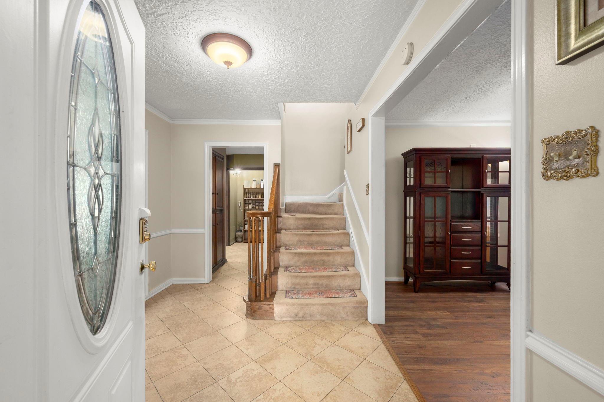 6211 Hickorycrest Drive