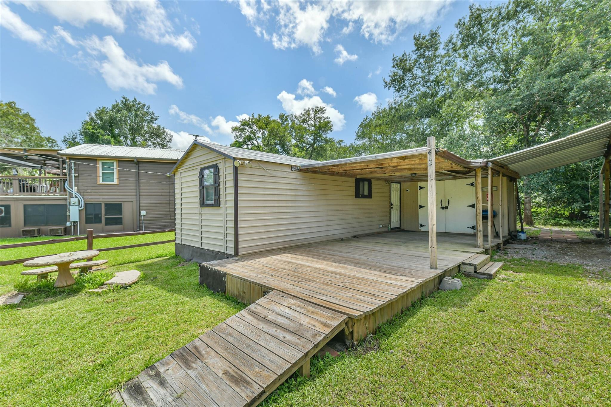 218 Shady Oaks