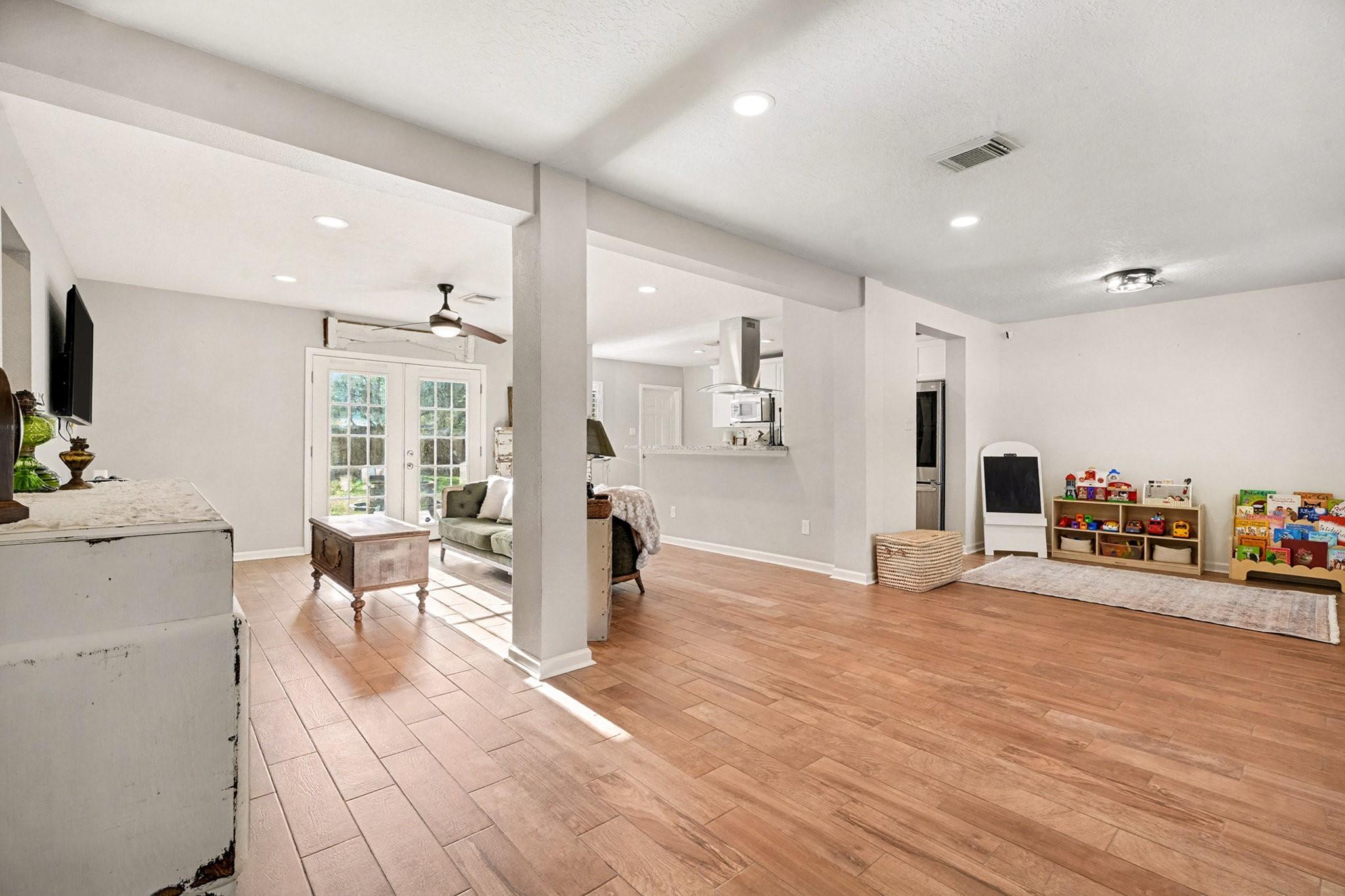 3037 Longwood Lane