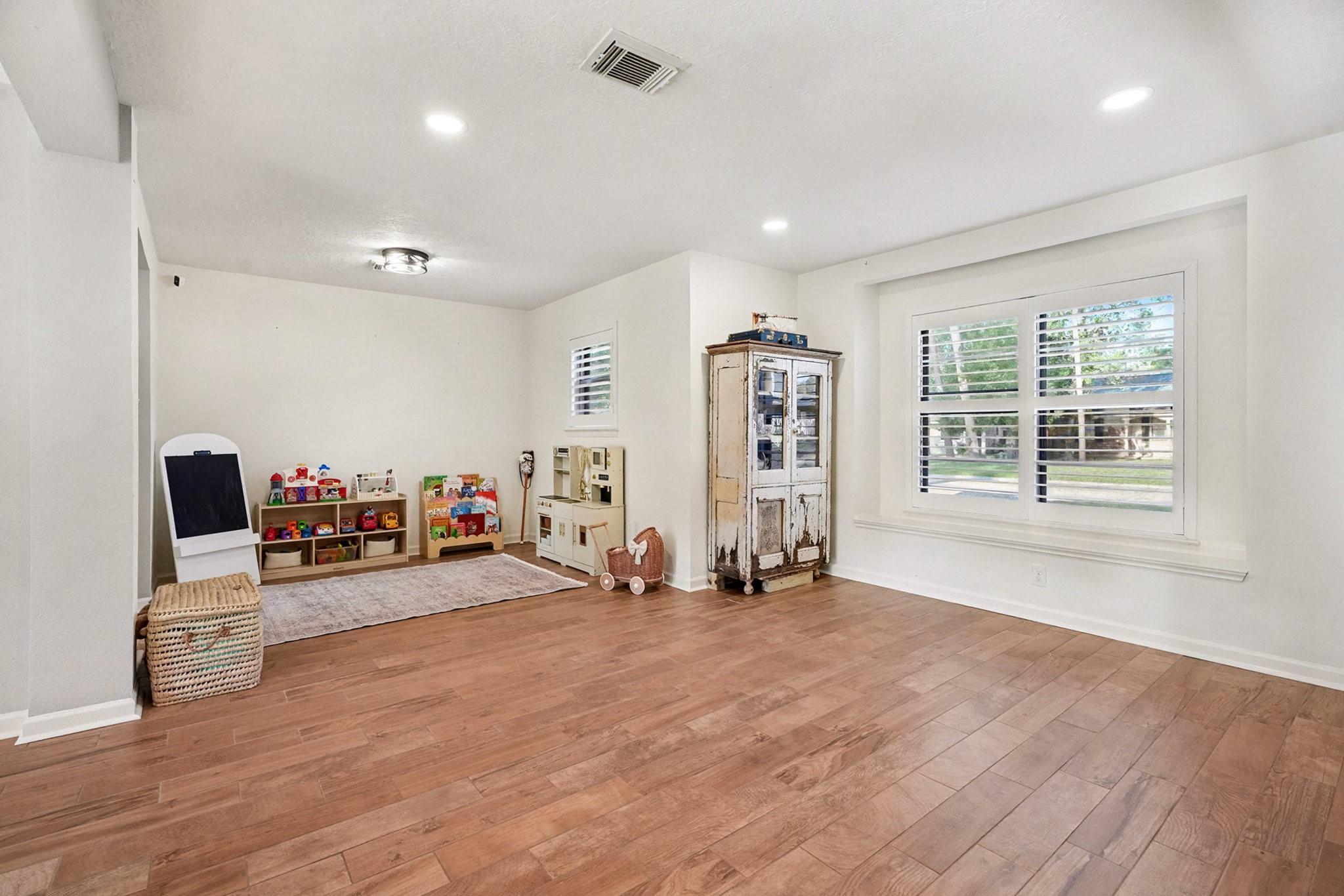 3037 Longwood Lane