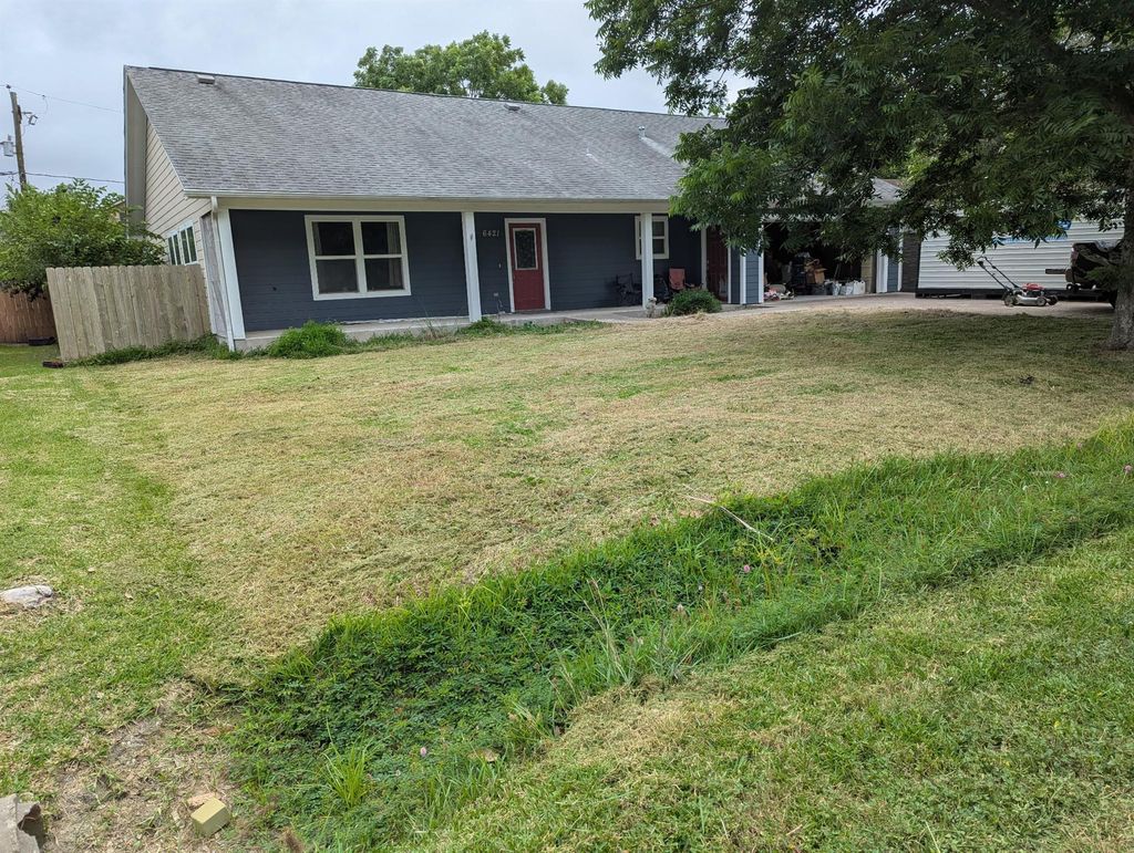 Photo of 6421 S Ridgecrest Drive, Hitchcock, TX 77563 (MLS # 83385965)