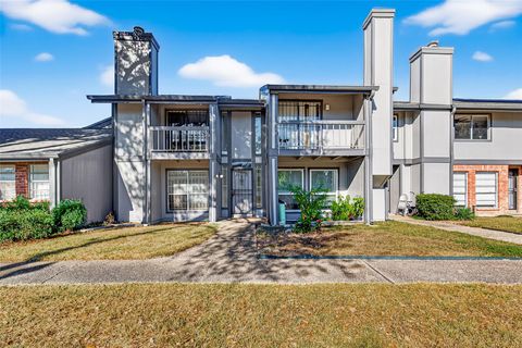 Photo of 5813 Village Forest Court, Houston, TX 77092 (MLS # 36351877)